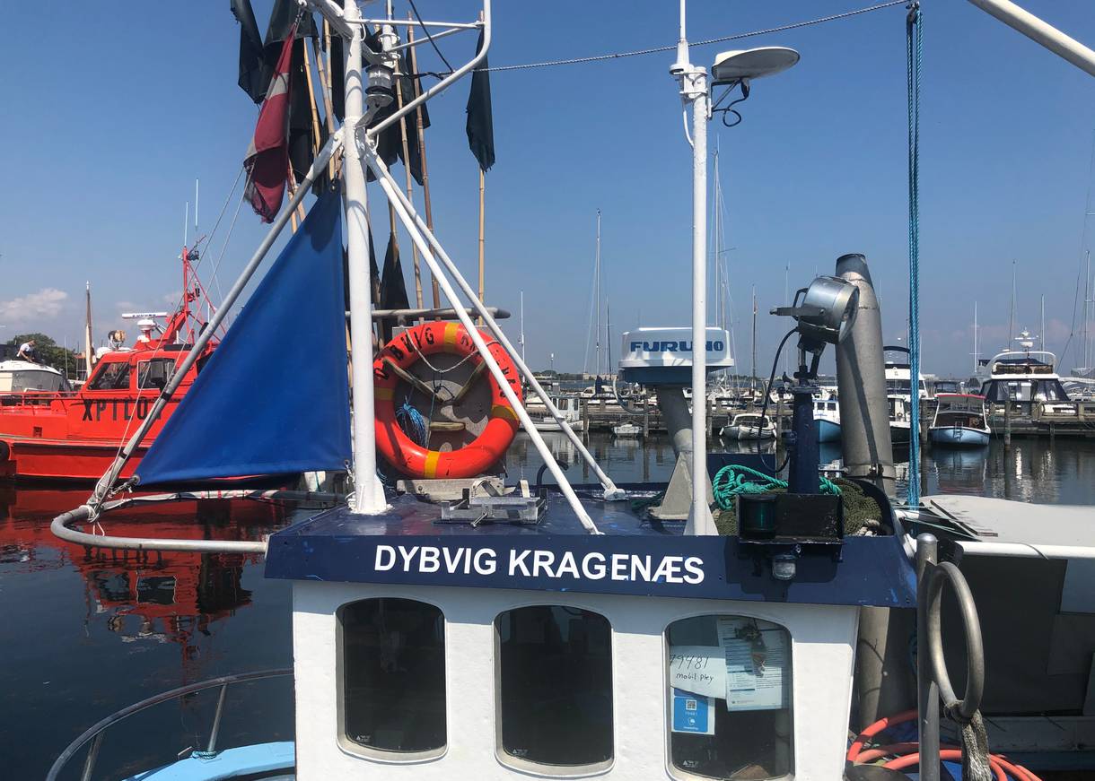 Fischerboot mit der Aufschrift Dybvig Kragenæs