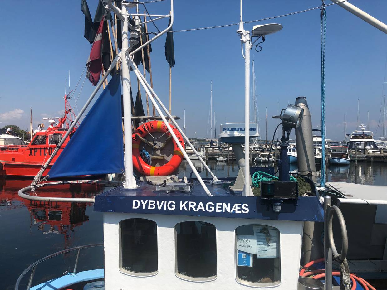 Fischerboot mit der Aufschrift Dybvig Kragenæs