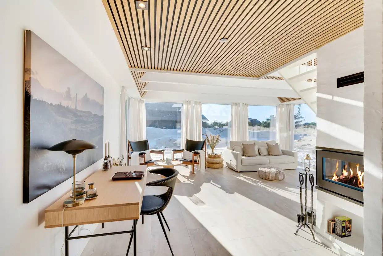 Großzügiger, heller Wohnbereich in einem Luxus Ferienhaus in Dänemark