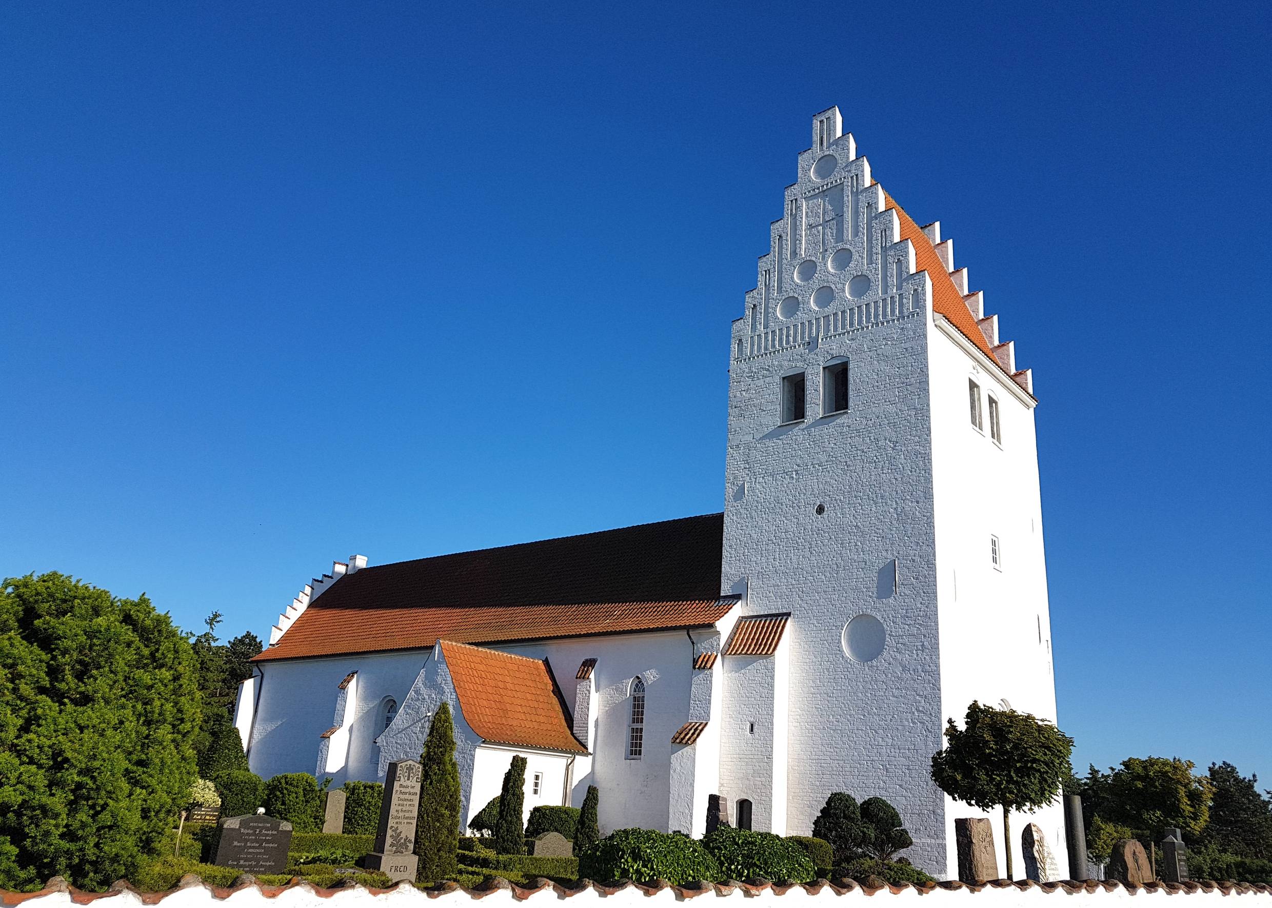 Große, weiße Kirche
