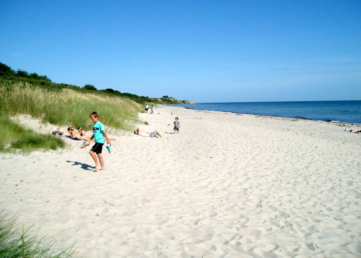 Sandstrand mit Kindern