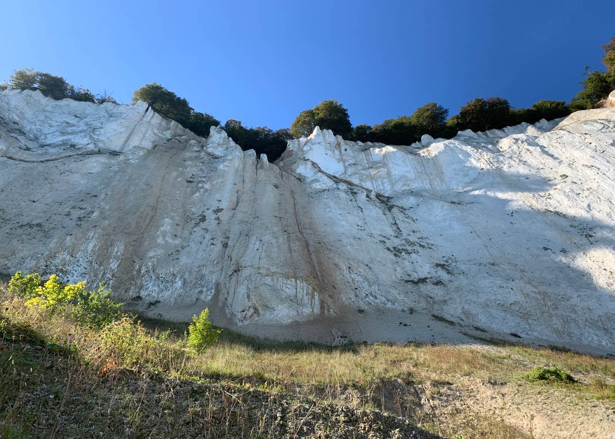 Blick von unten auf die senkrechten Kreisklippen