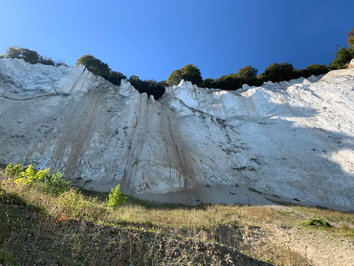 Blick von unten auf die senkrechten Kreisklippen