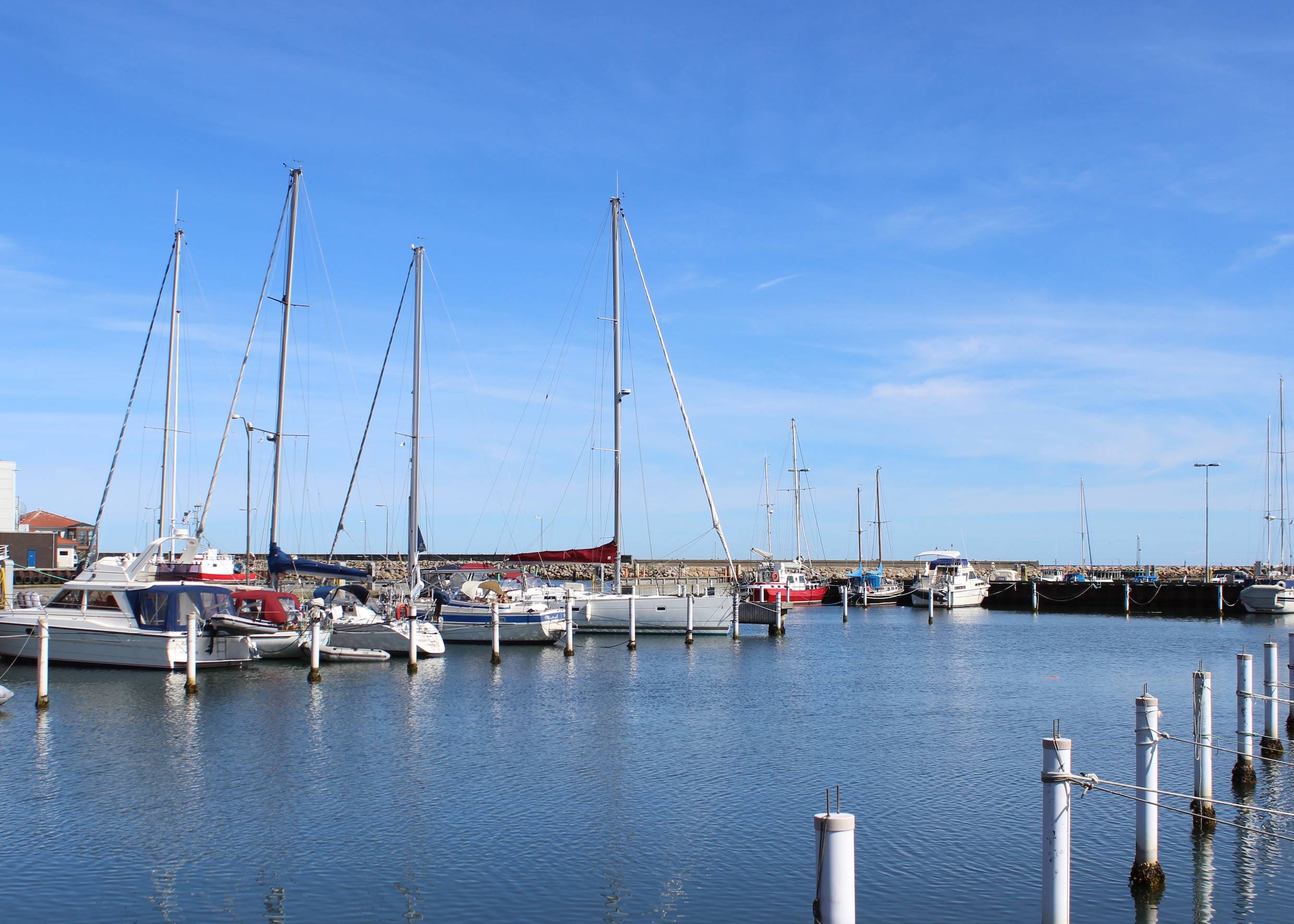 Segelboote im Hafen von Strandby