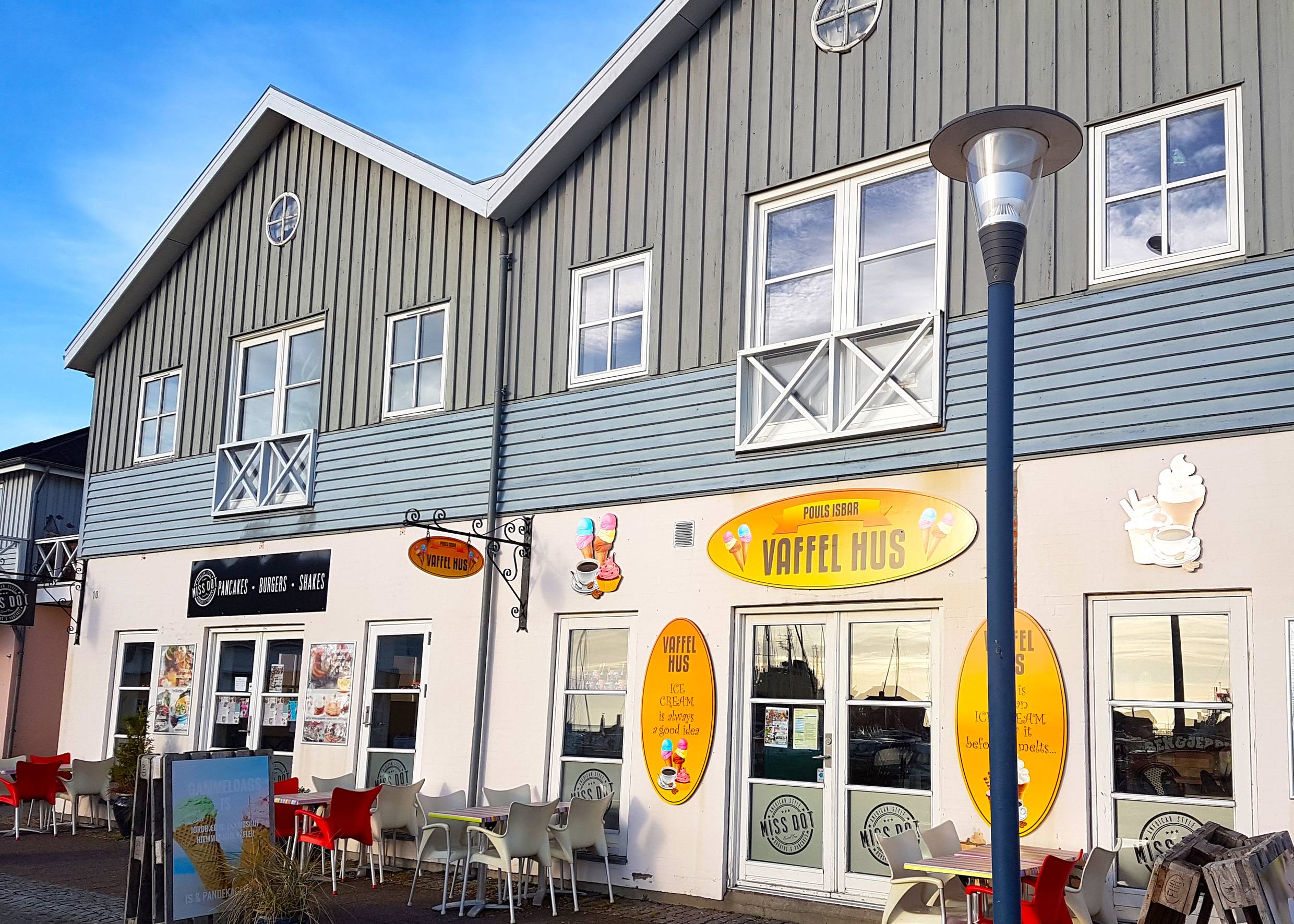 Waffelhaus am Hafen von Hals