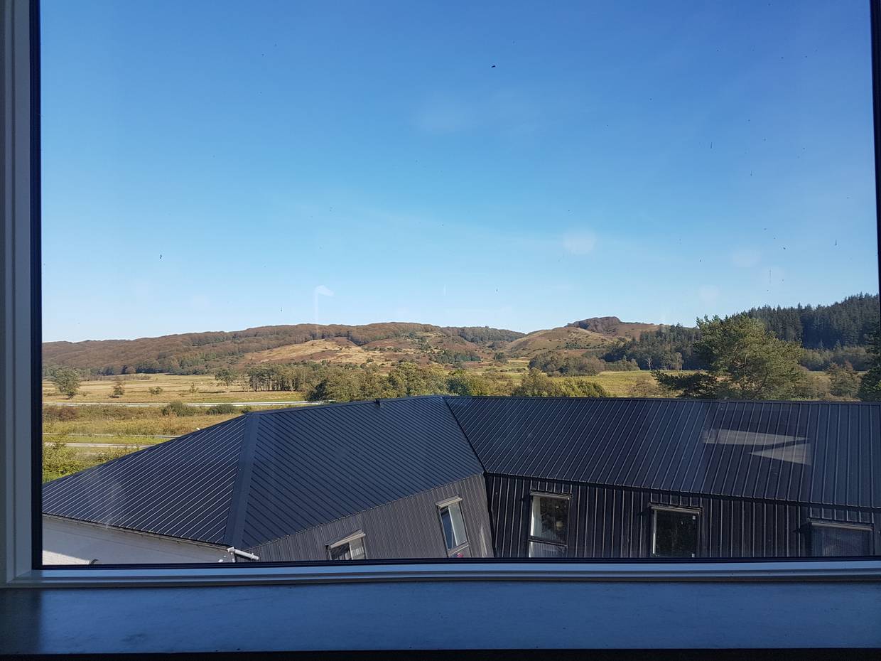 Panoramafenster im oberen Stockwerk des Museums