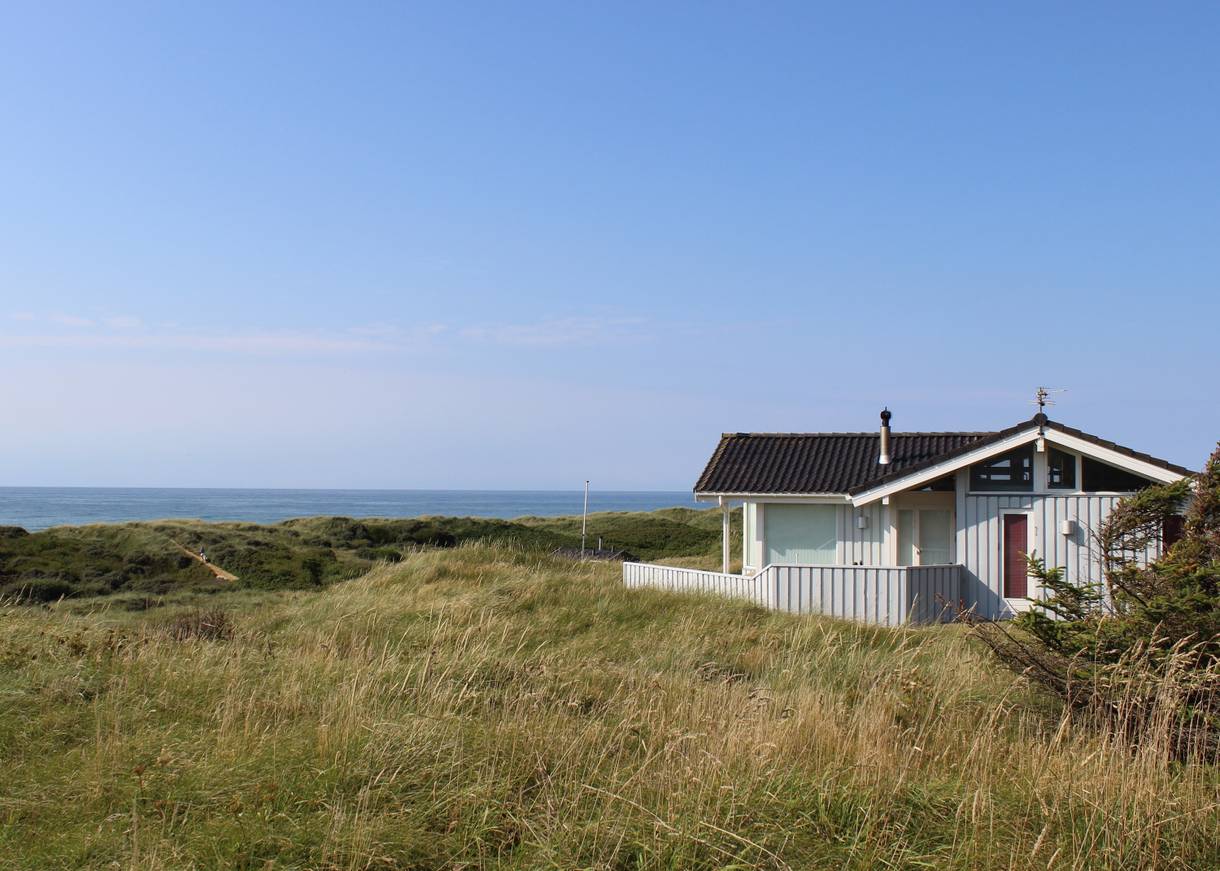 Ferienhaus auf einer Düne mit Blick auf die Nordsee in Dänemark