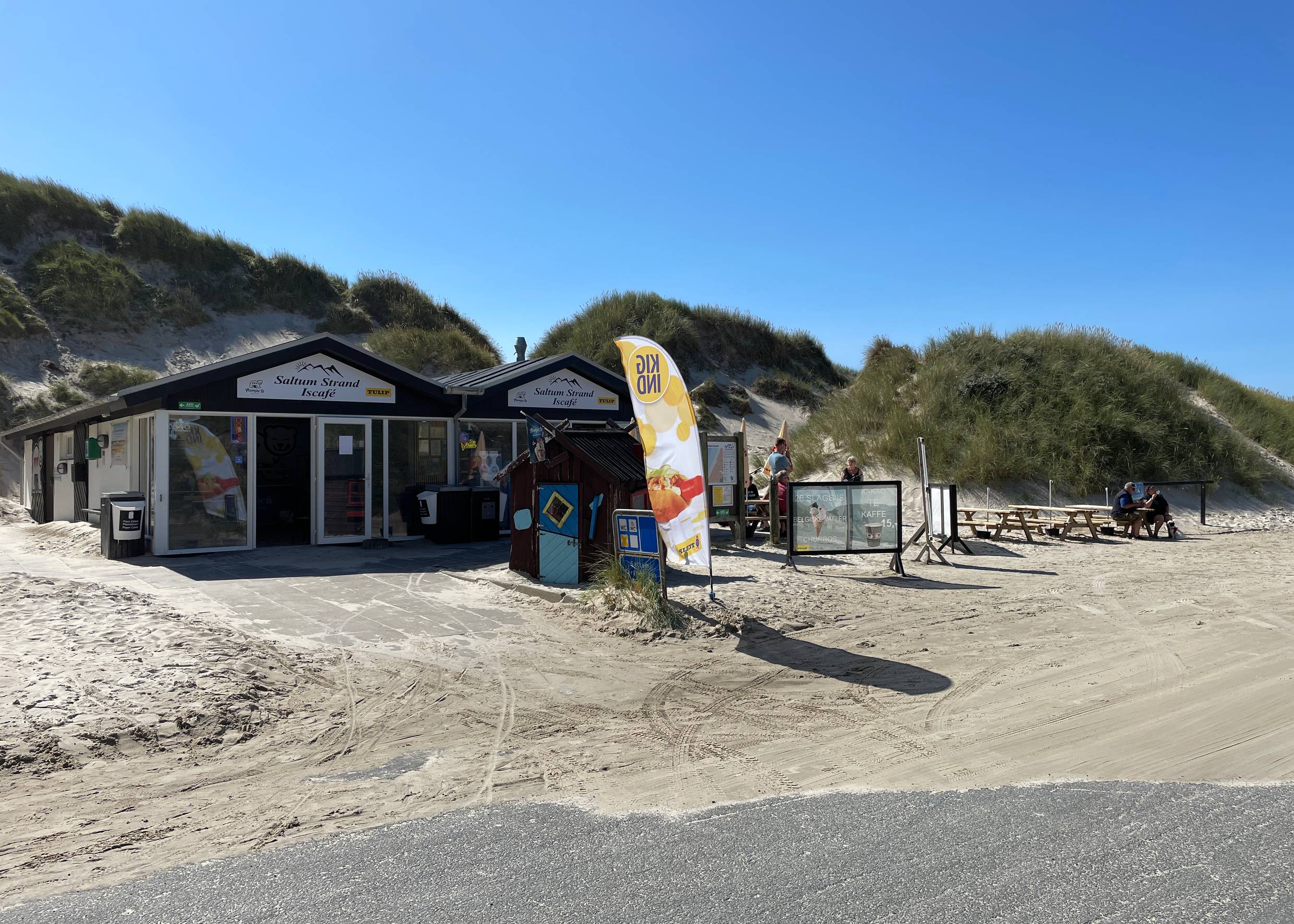 Eiskafee am Strand mit Kaffee und Eis