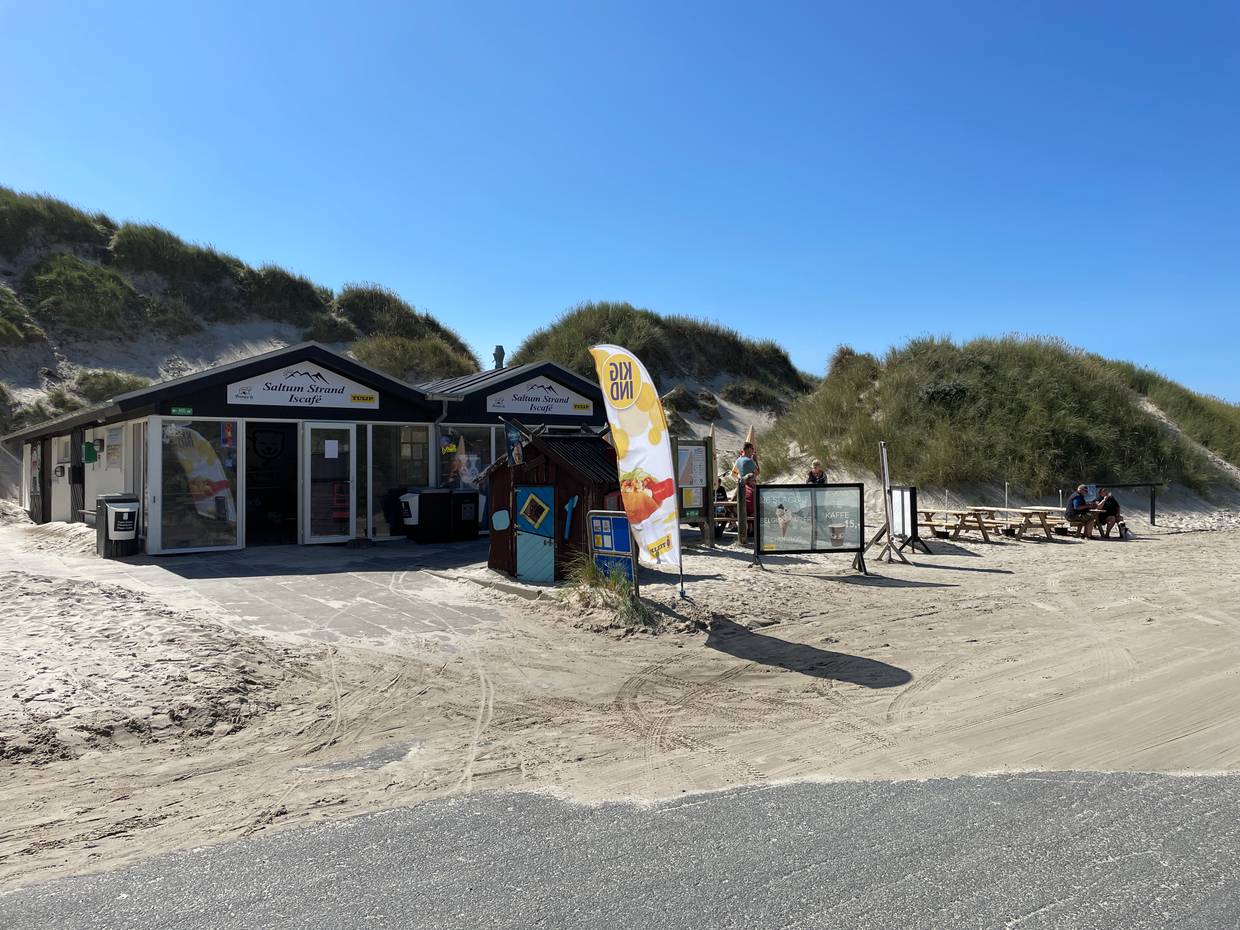 Eiskafee am Strand mit Kaffee und Eis