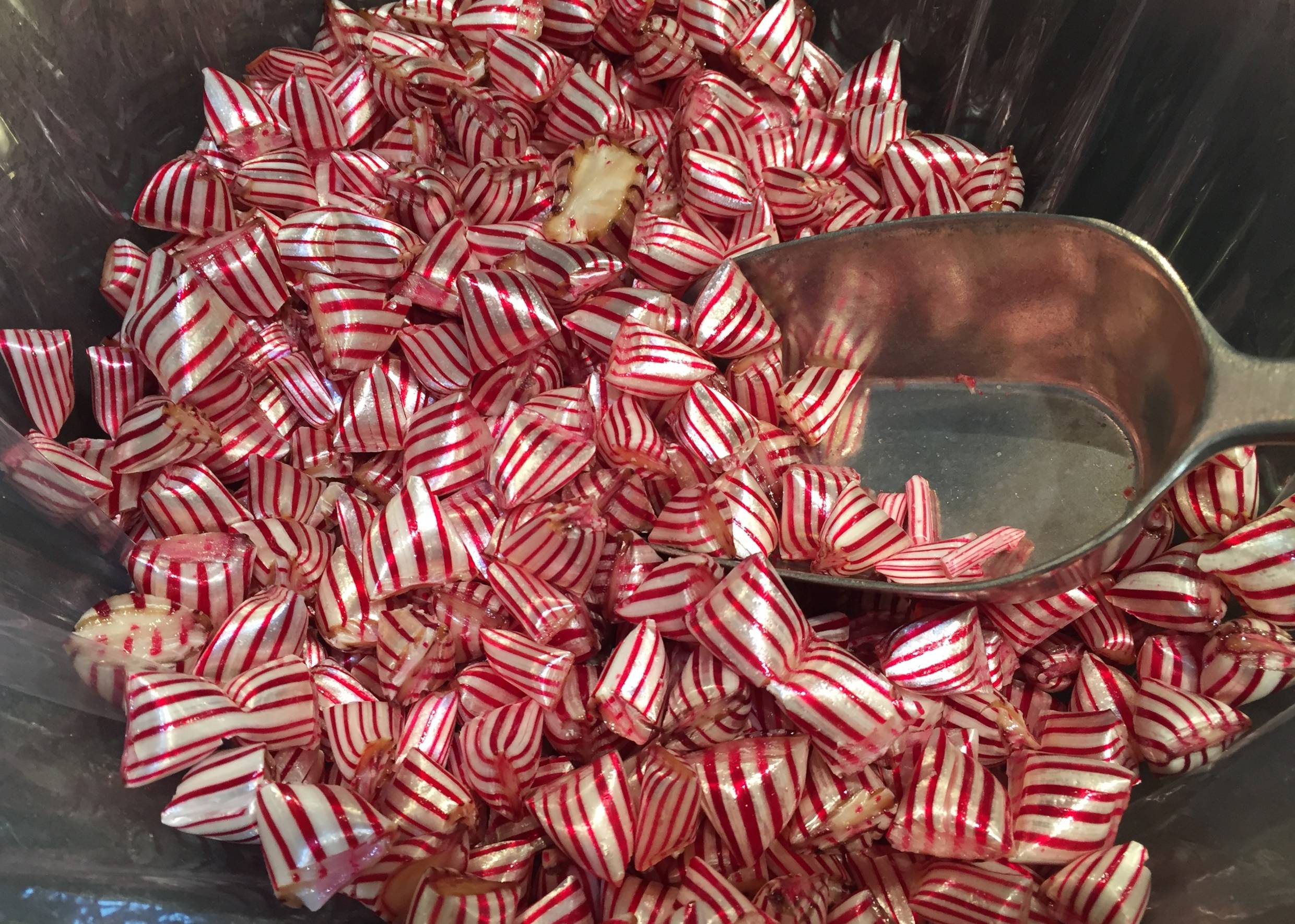 Rot-weiß gestreifte Bonbons