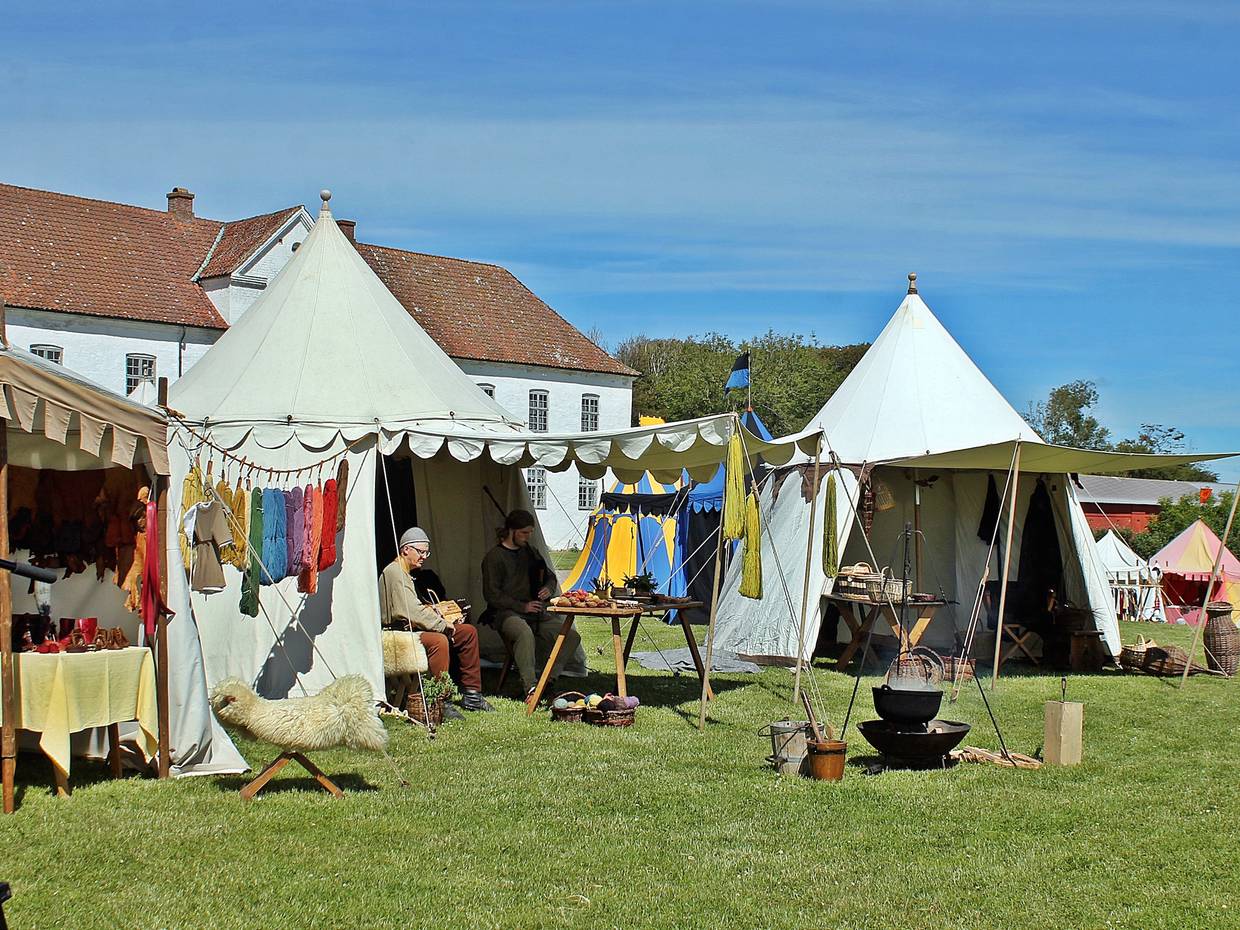 Sommerlicher Mittelaltermarkt am Kloster Børglum