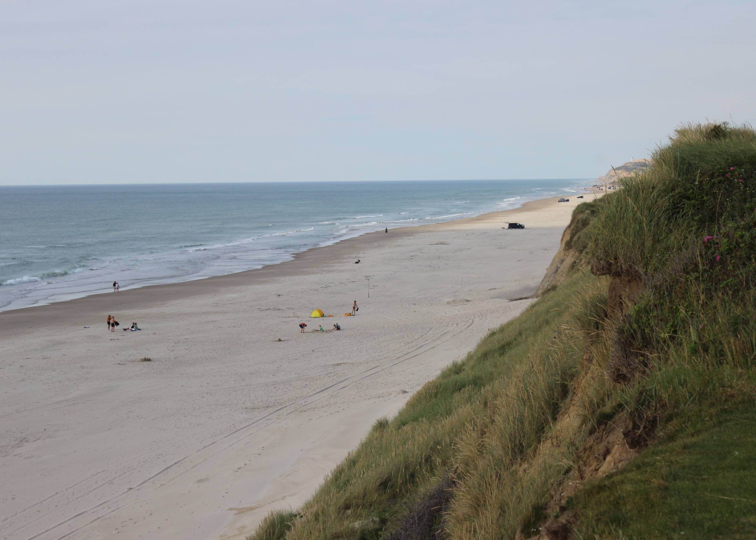 Blick von der Steilküste auf den Strand