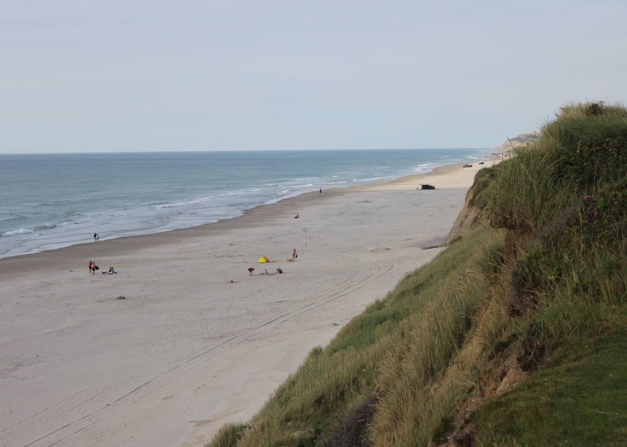Blick von der Steilküste auf den Strand
