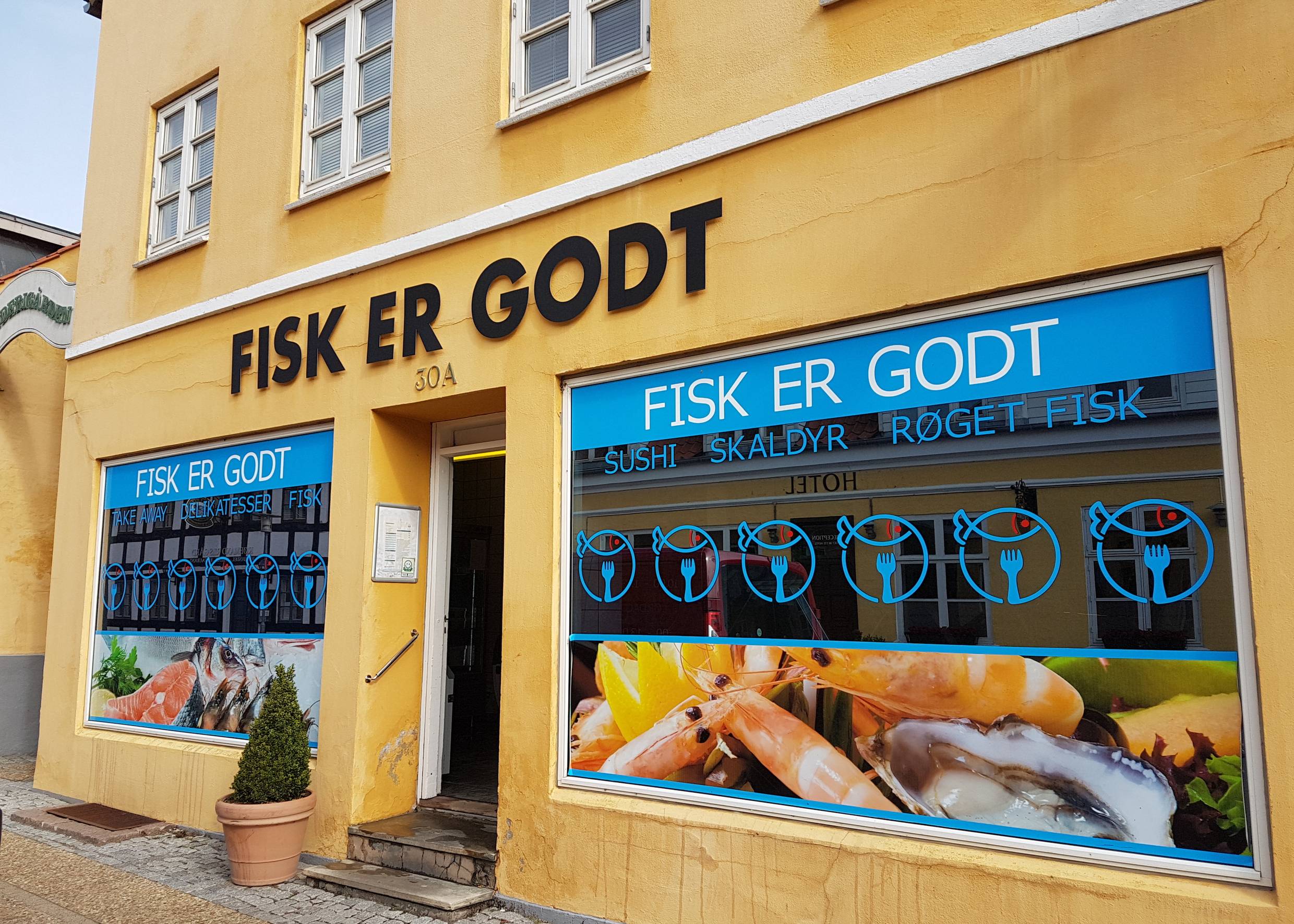 Fischgeschäft an der Straße