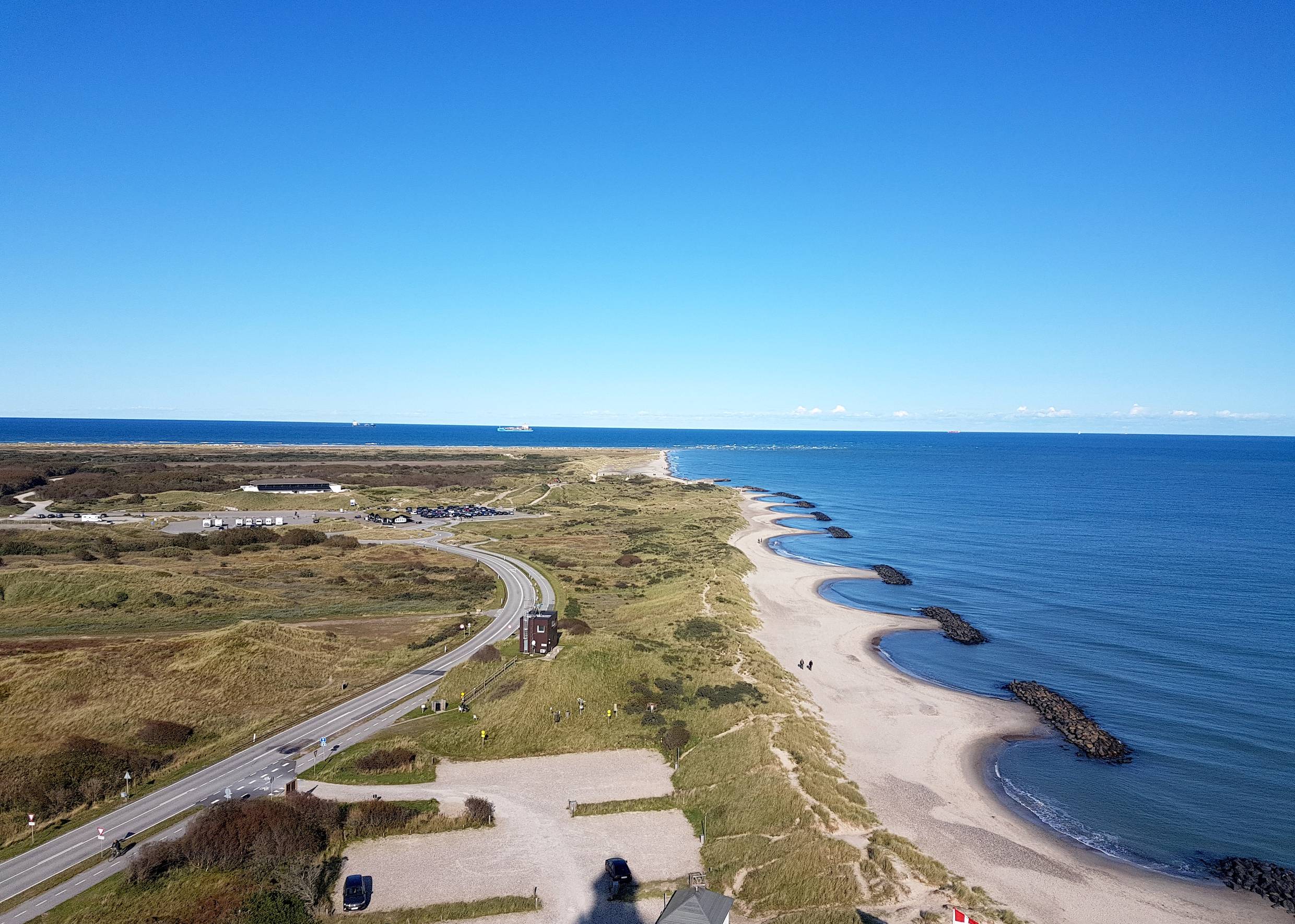 Aussicht vom Leuchtturm über das Meer und die Landspitze Grenen