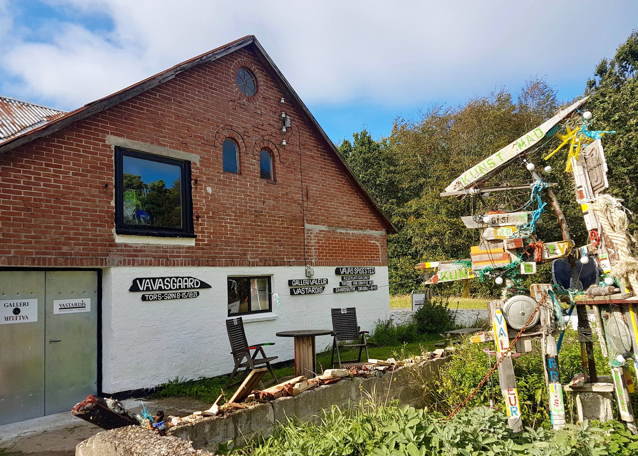 Altes Bauernhaus, das zu einer urigen Galerie umgebaut wurde