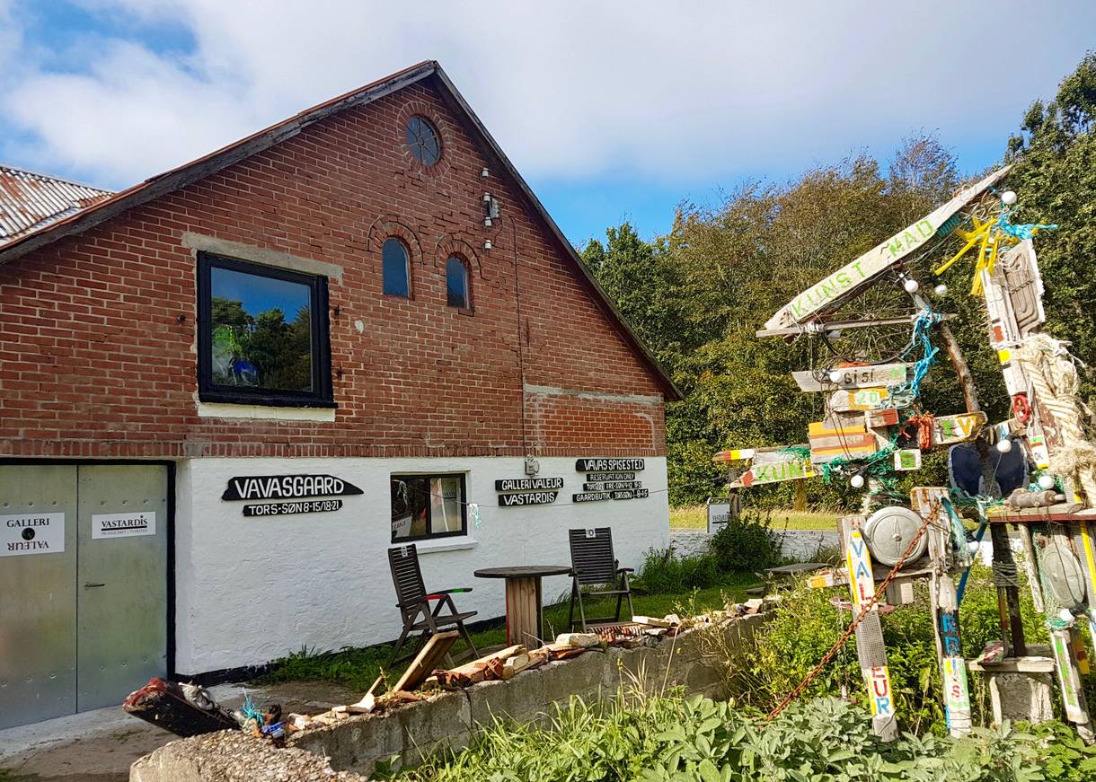 Altes Bauernhaus, das zu einer urigen Galerie umgebaut wurde