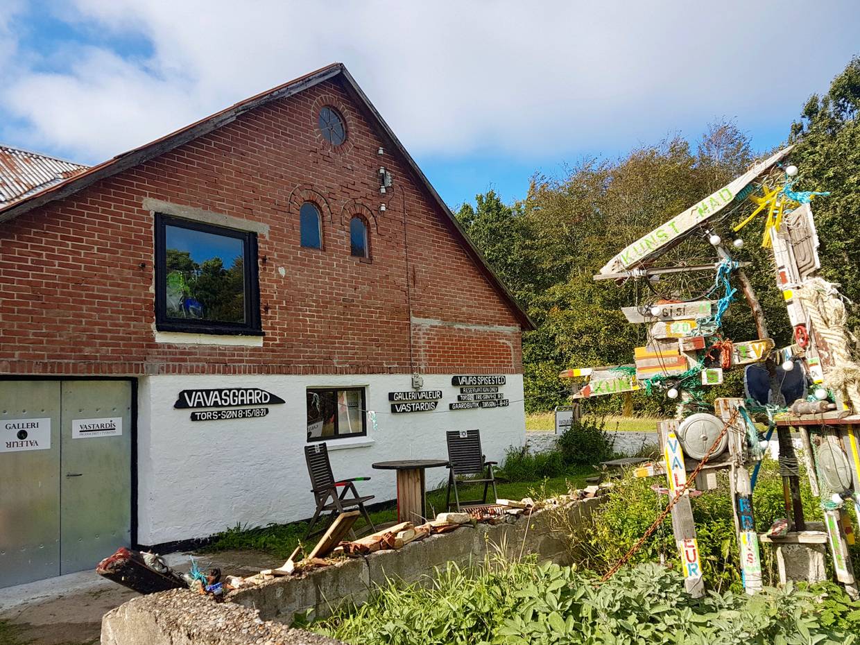 Altes Bauernhaus, das zu einer urigen Galerie umgebaut wurde