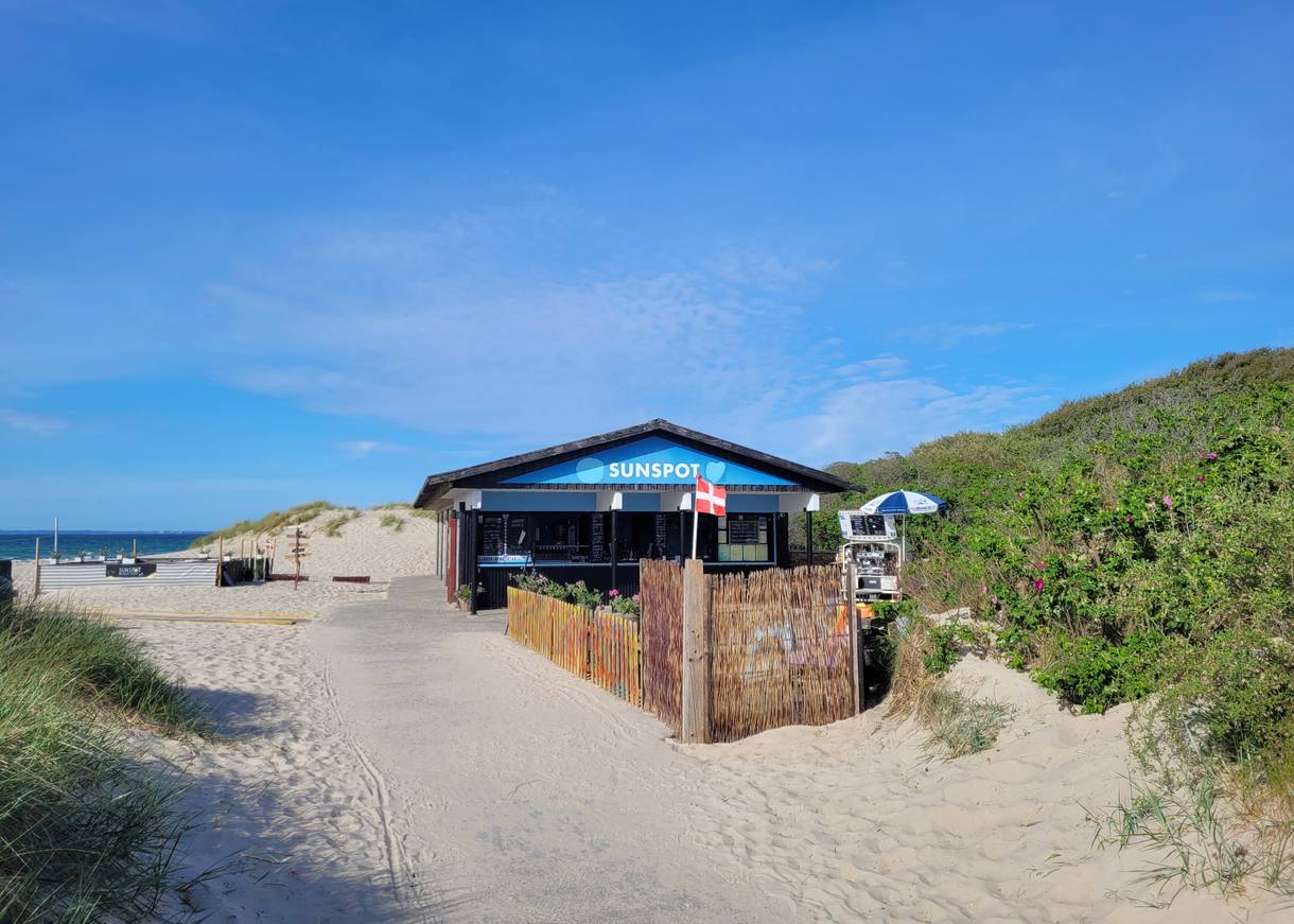 Kleiner Imbiss zwischen den Dünen am Strandzugang