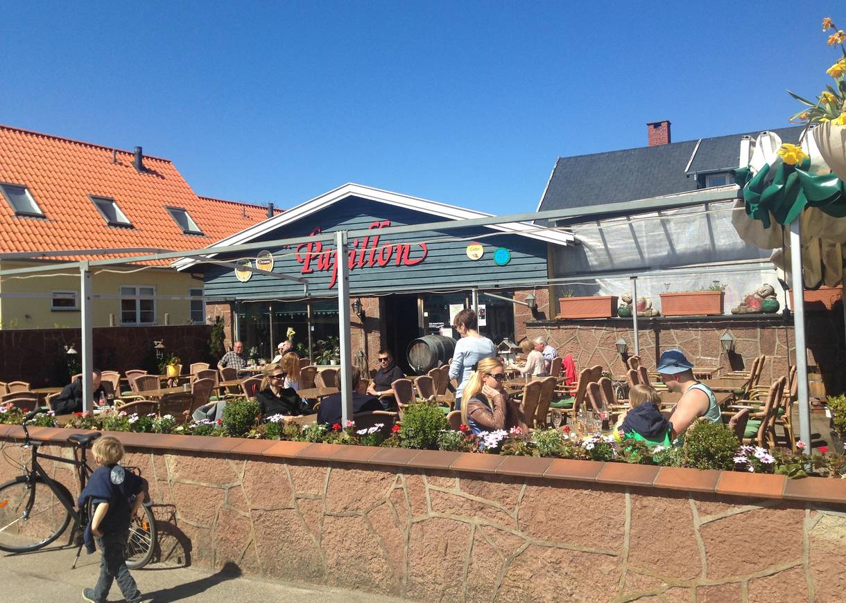 Gastterrasse eines Lokals in Liseleje