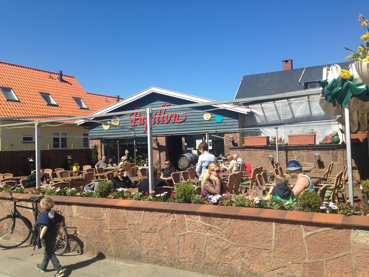 Gastterrasse eines Lokals in Liseleje