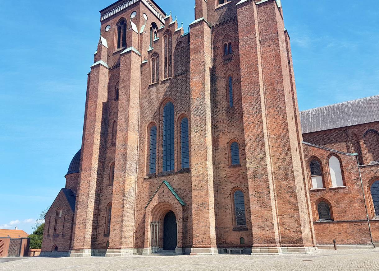 Blick auf die Front des Doms
