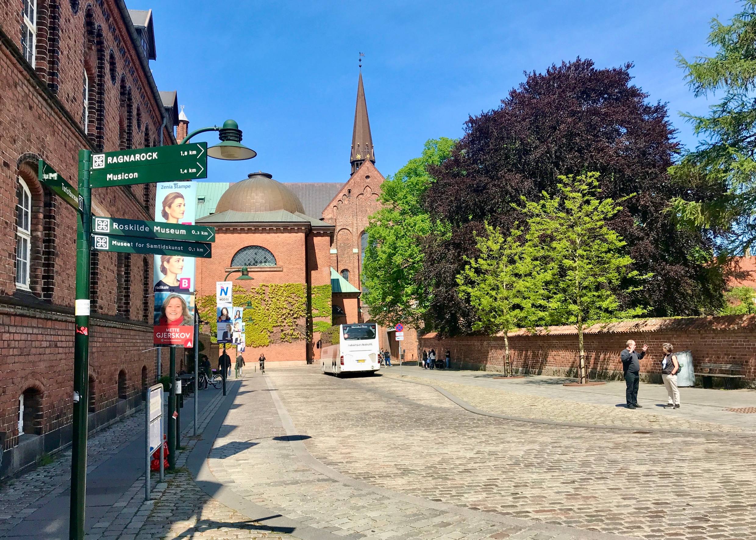 Kopfsteinpflasterstraße zum Dom