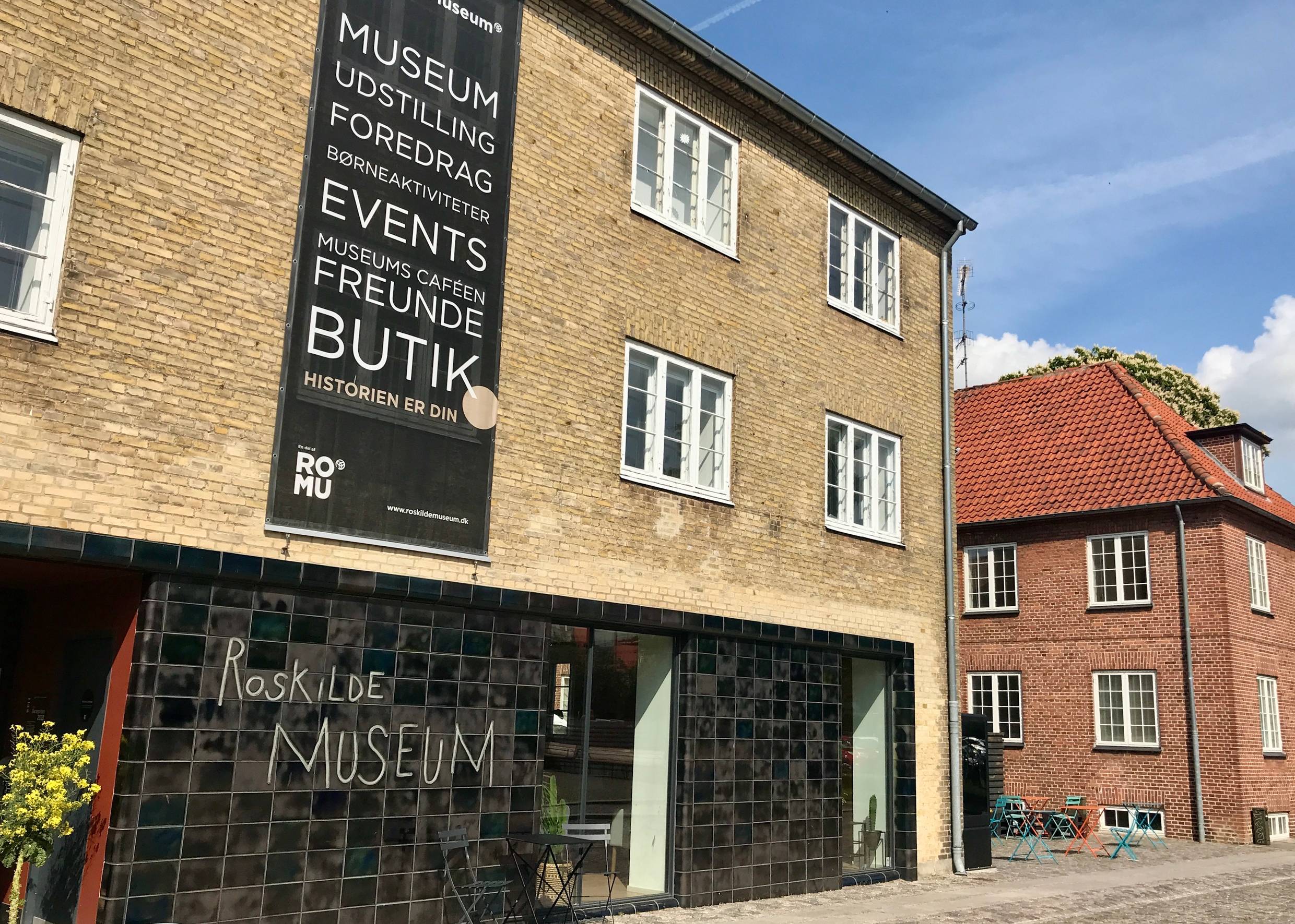 Eingang zum Rosklide Museum, ein schlichter Bau aus den 60er Jahren