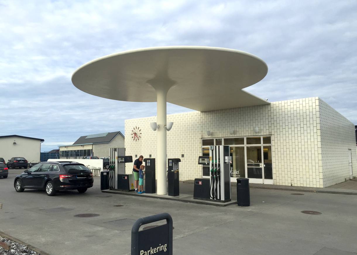 Tankstelle nach einem Entwurf von Arne Jacobsen
