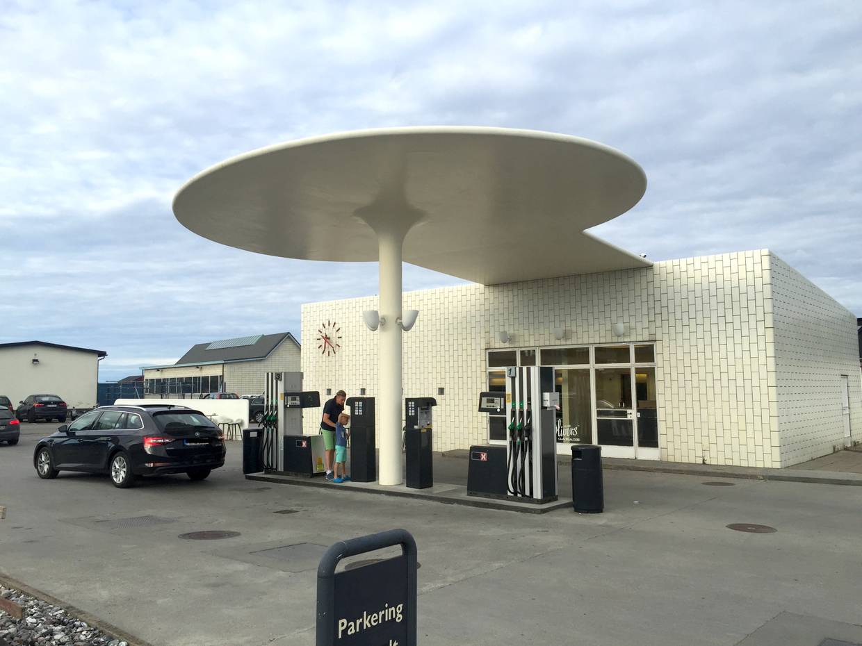 Tankstelle nach einem Entwurf von Arne Jacobsen