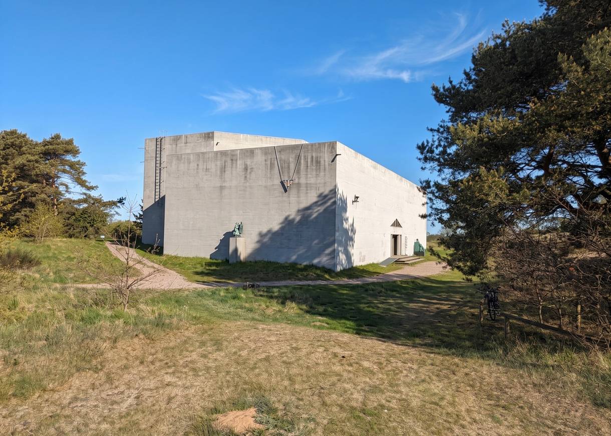 Blick in die Ausstellungsräume eines Skulpturenmuseums