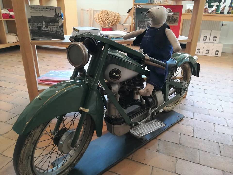 Altes Motorrad in einem Museumsshop