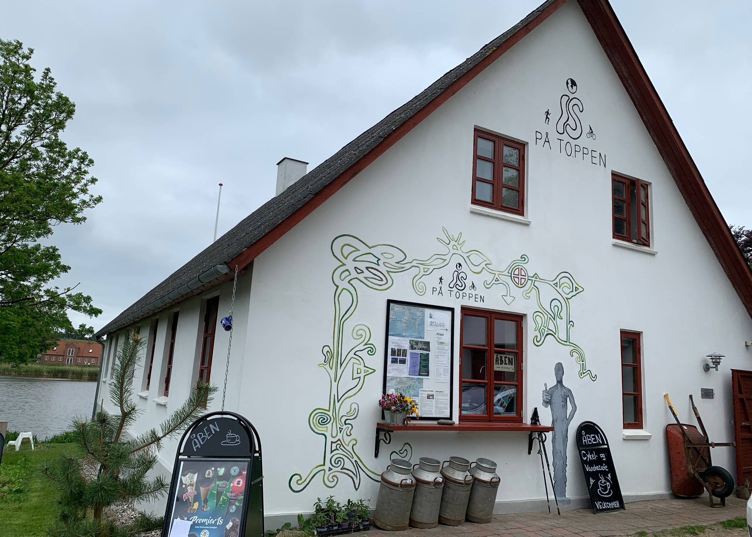 Bemalte Fassade eines Fahrradcafees
