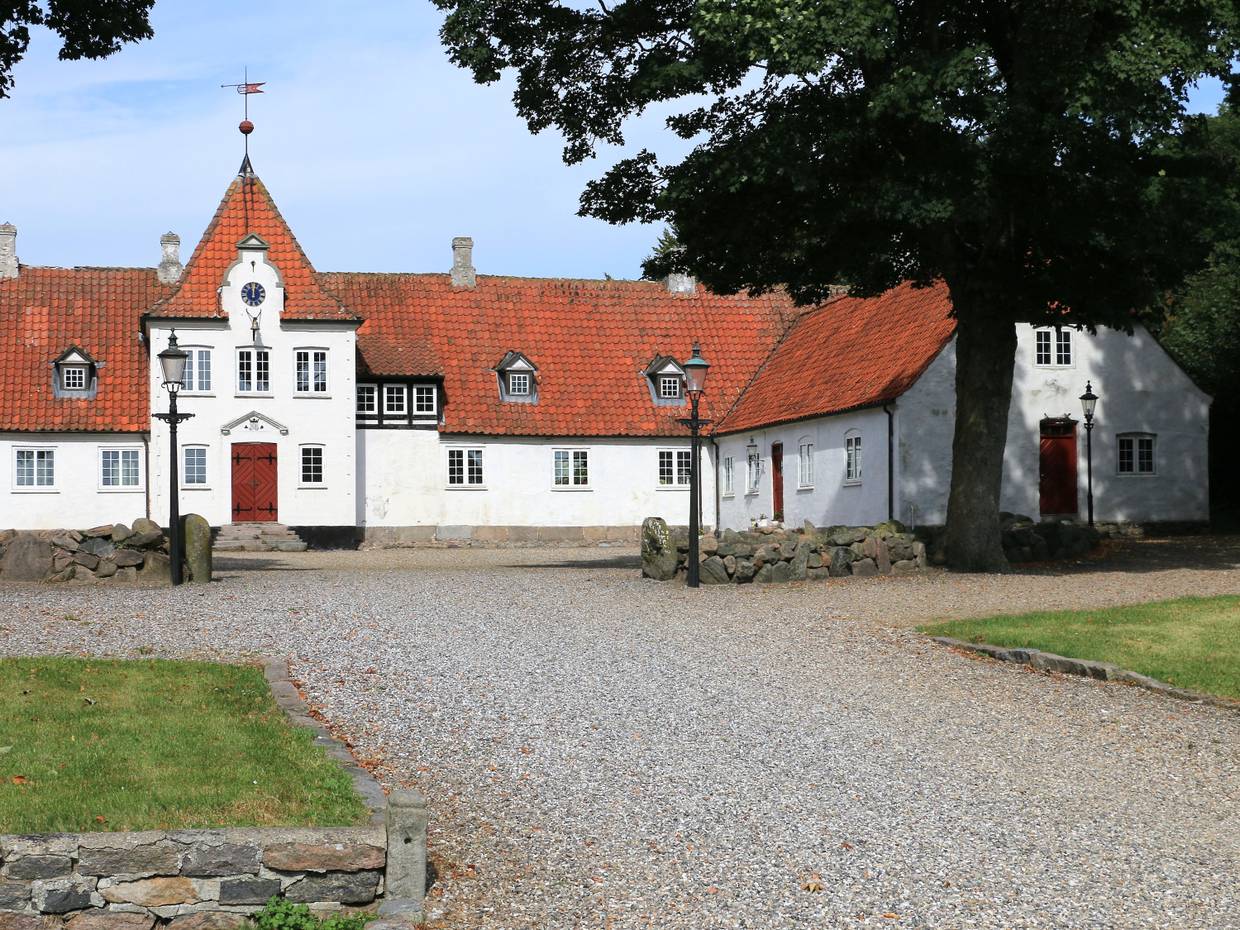 Weißer, altmodischer Gutshof