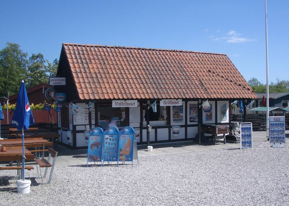 Kleines Fachwerkhaus mit einem Imbiss
