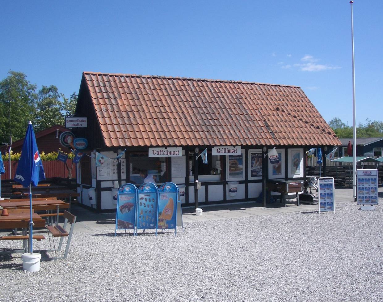 Kleines Fachwerkhaus mit einem Imbiss