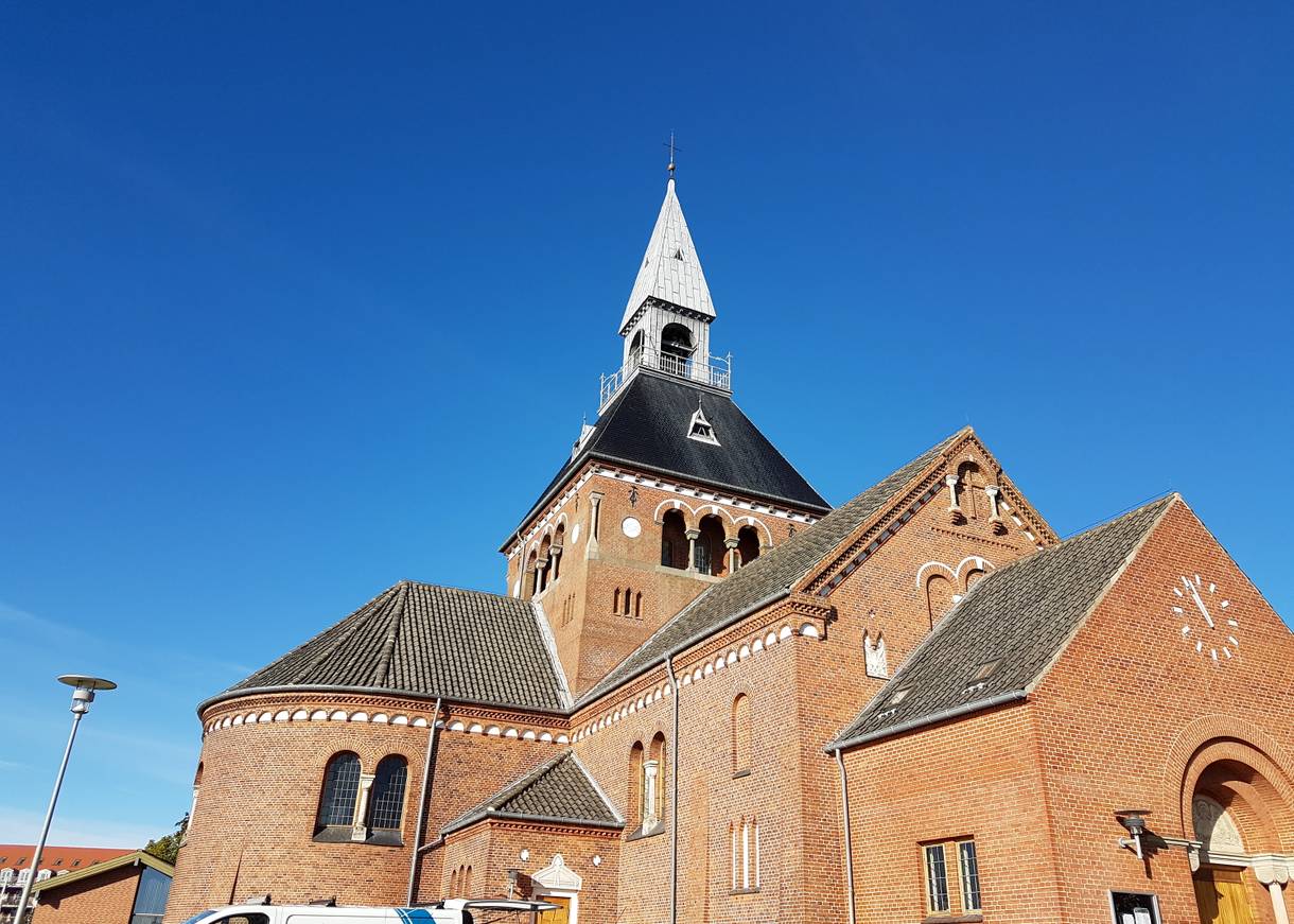 Große rote Bachsteinkirche