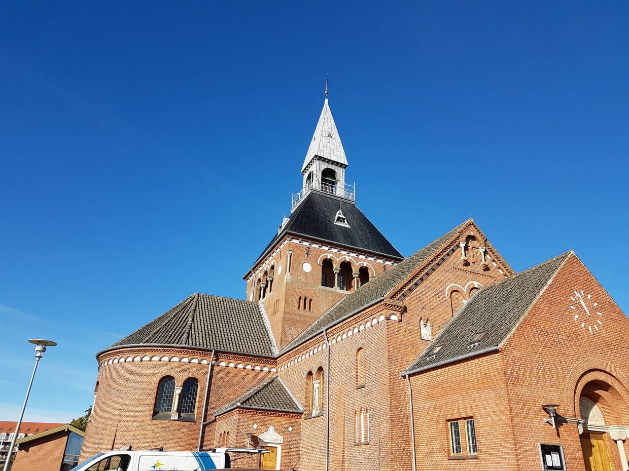 Große rote Bachsteinkirche