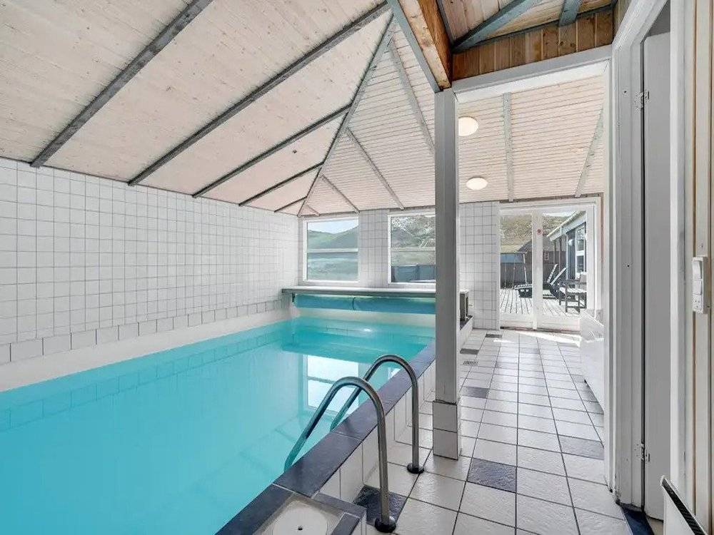 Swimmingpool in einem älteren Ferienhaus