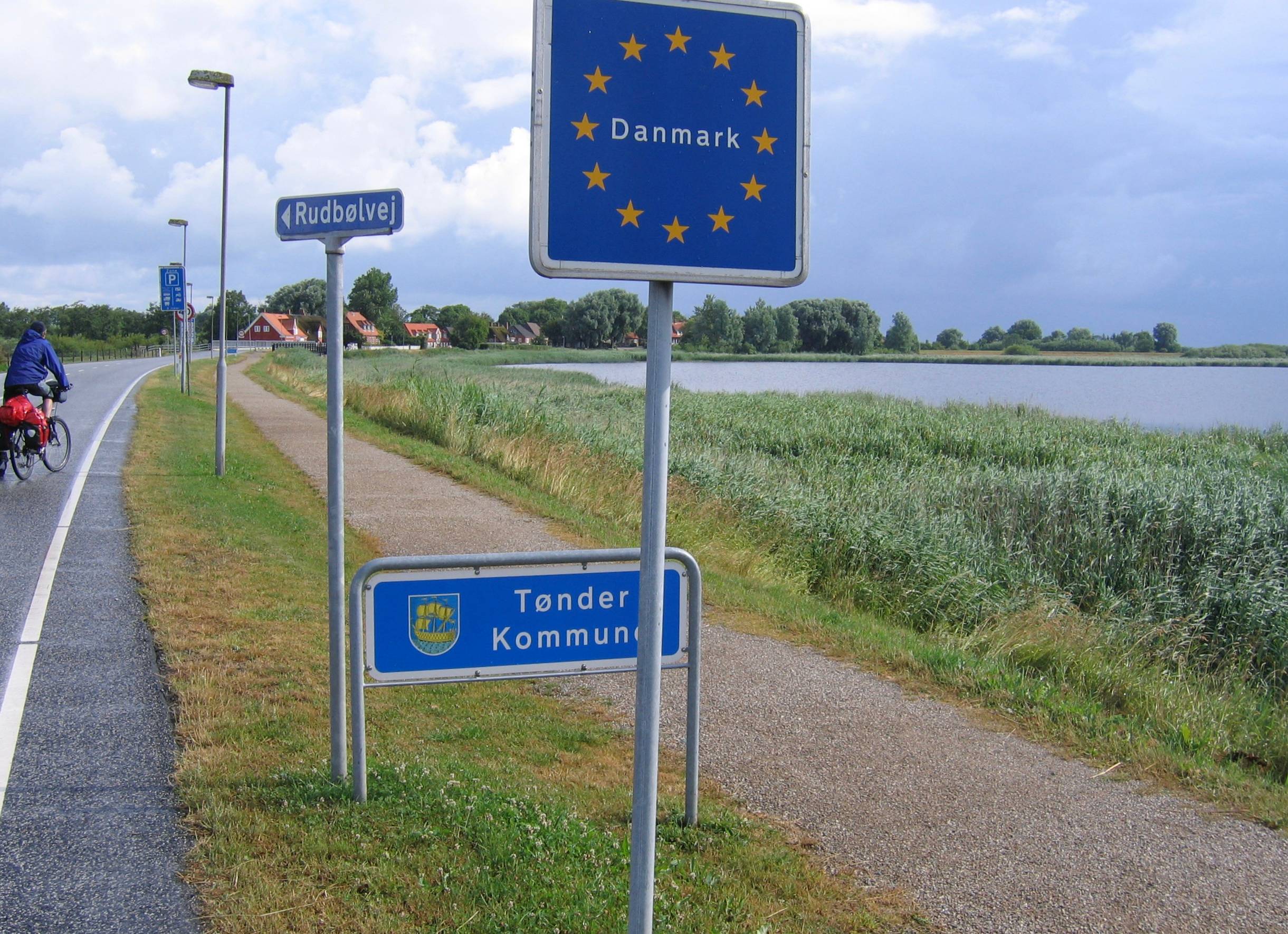 Ortschild von Tønder an der Straße 