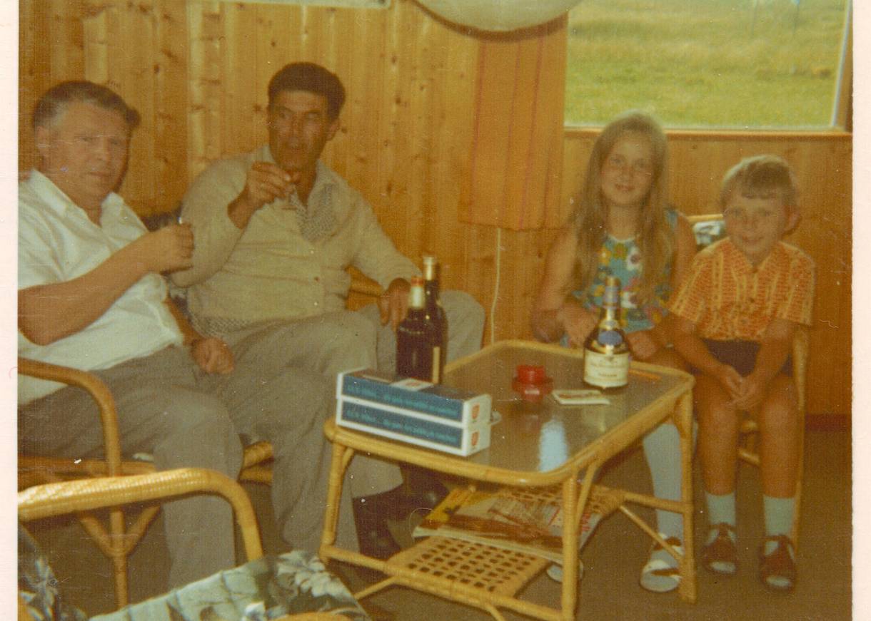 Schnaps und Zigartten als Gastgeschenk für den Ferienhausbesitzer