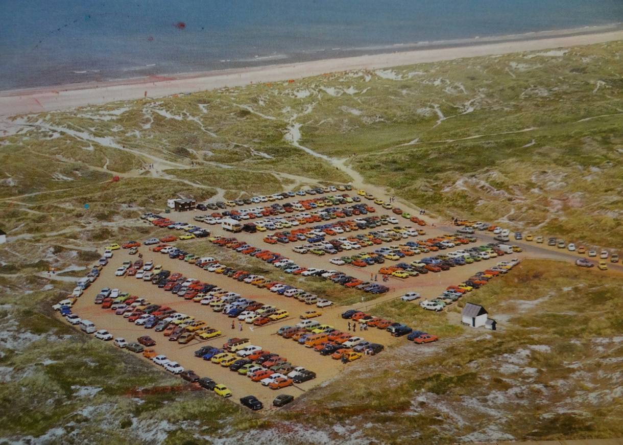 Luftaufnahme vom Strandparkplatz in den 70ern