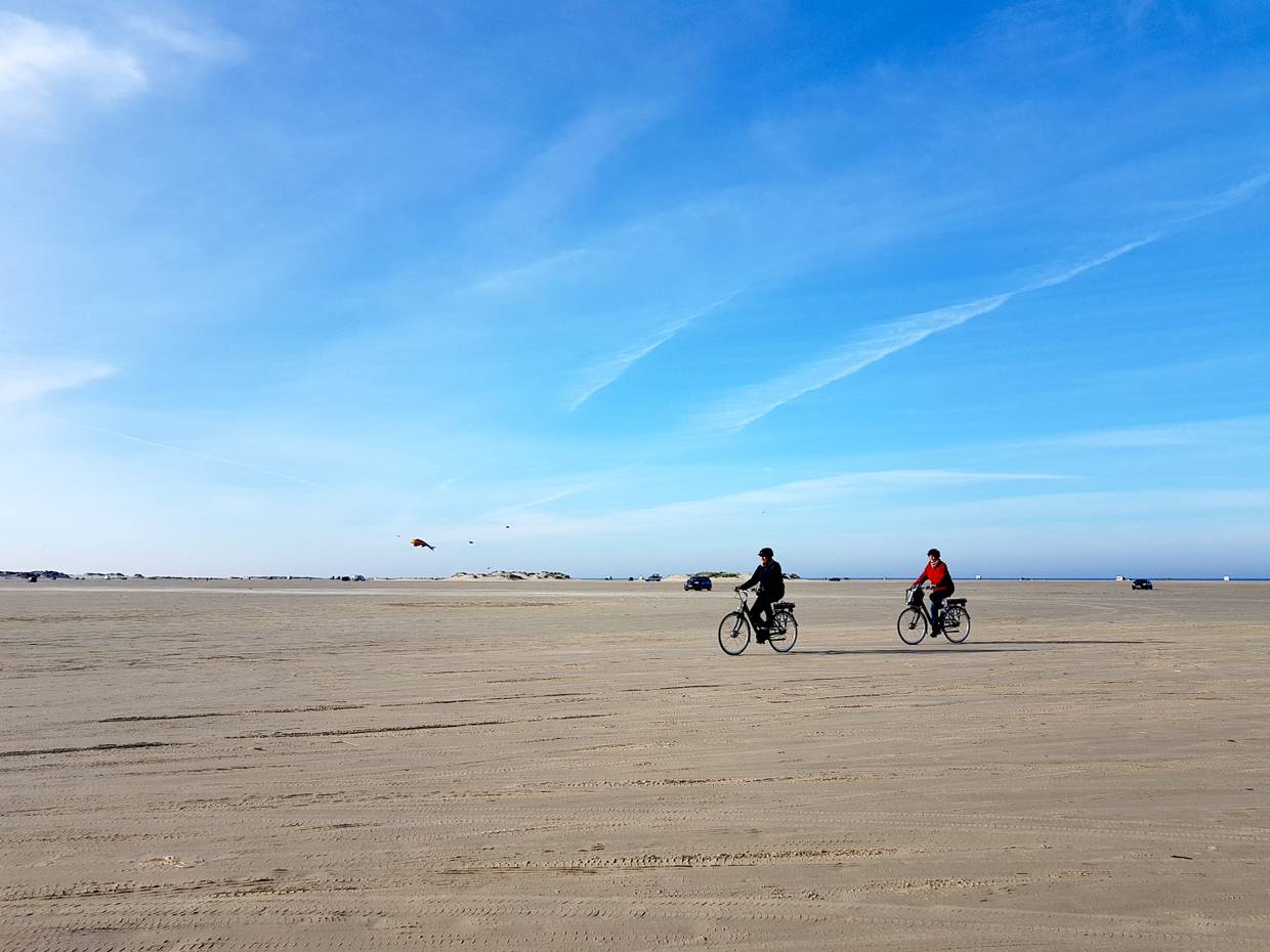Radfahrer auf dem Strand von Rømø
