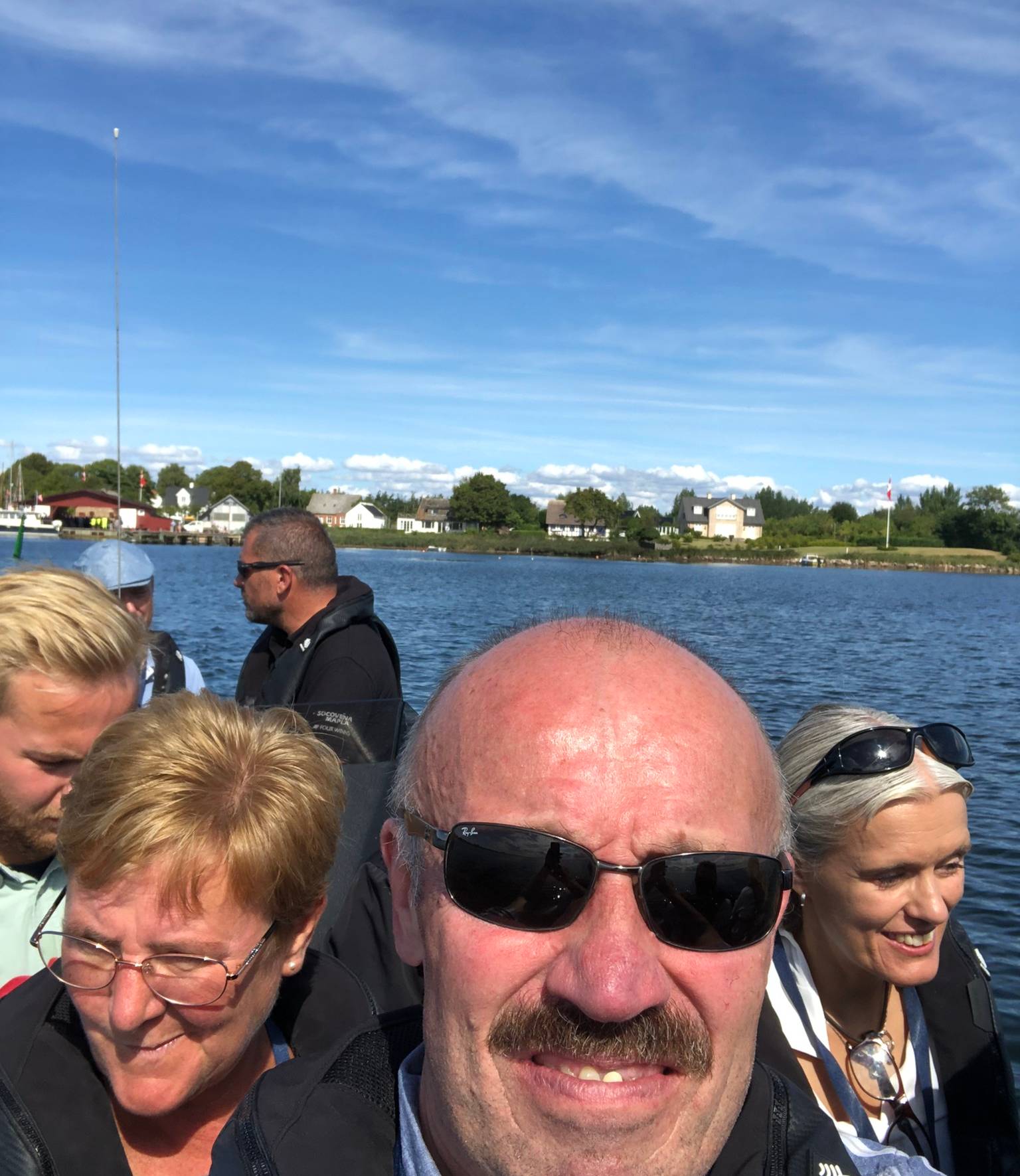 Henrik macht einen Selfie im Schlauchboot
