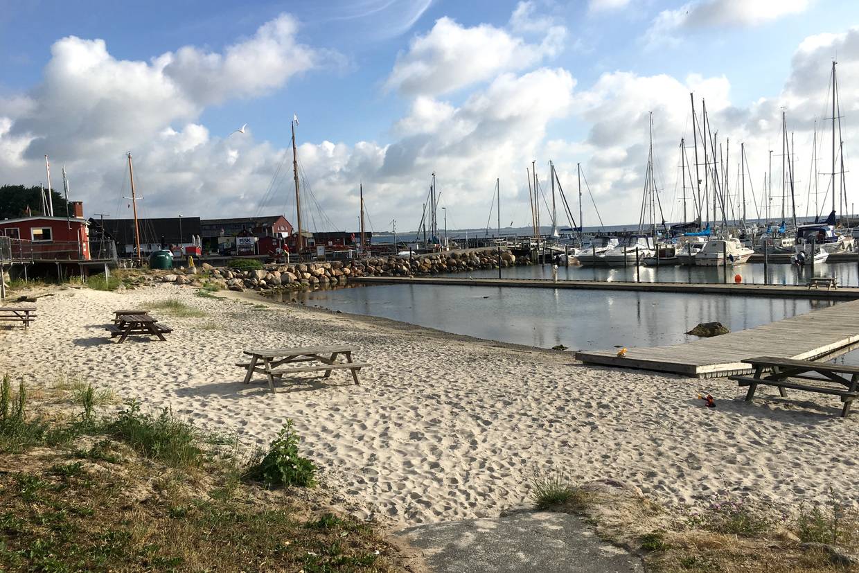Foto von Ballen Strand am Hafen