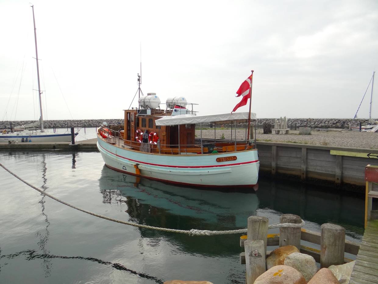 Kleines Holzboot im Mårup Havn