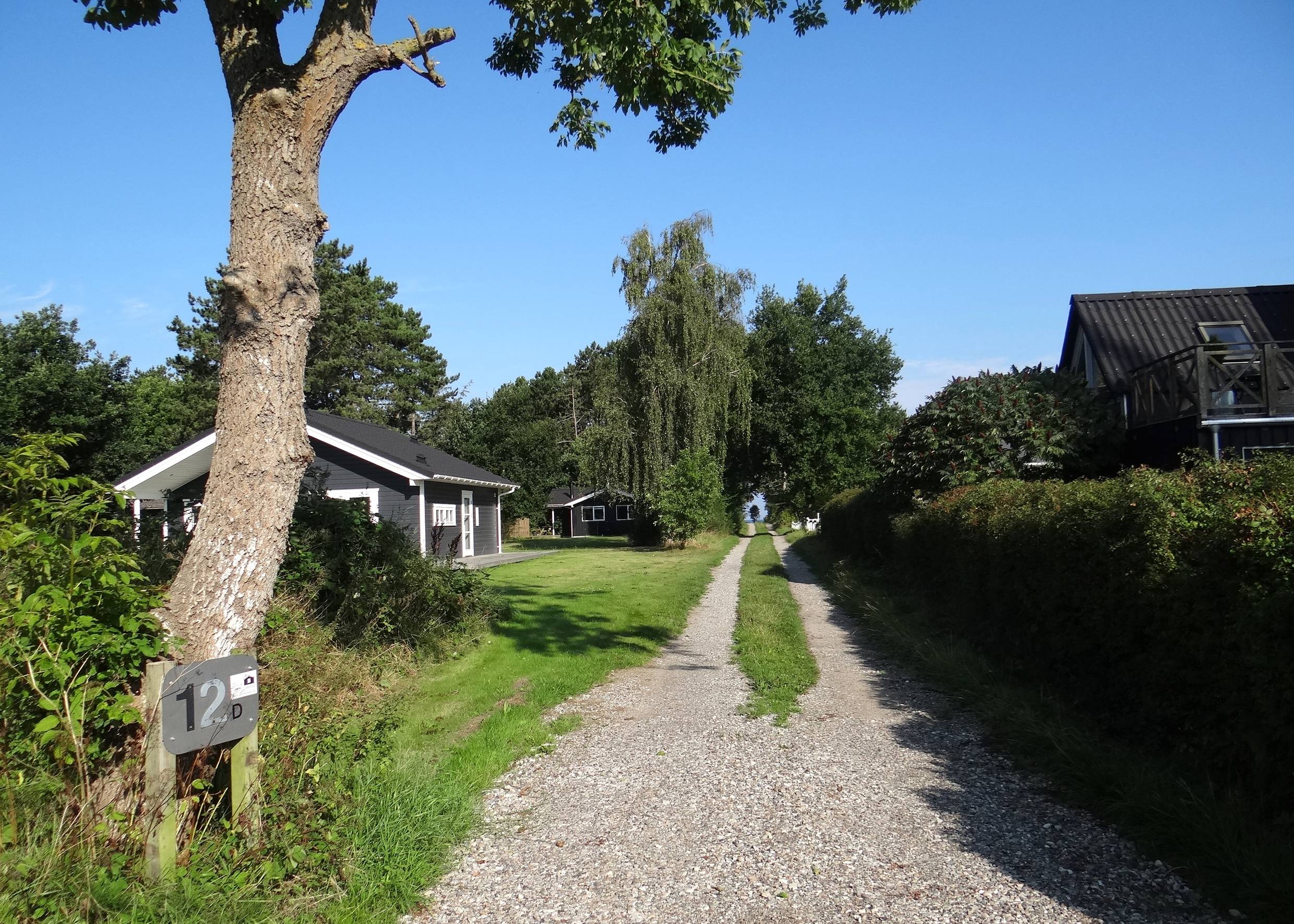 Kiesweg zwischen Ferienhausgrundstücken
