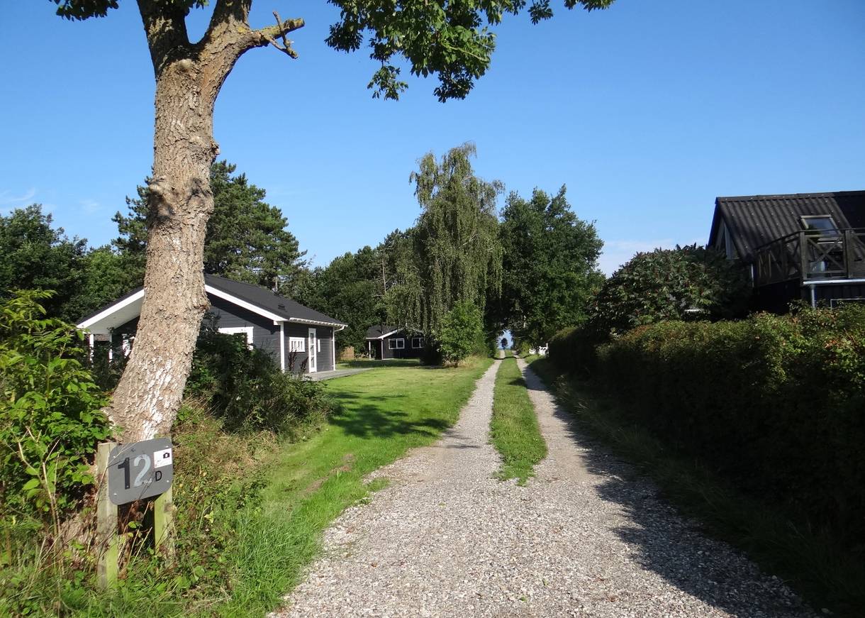 Kiesweg zwischen Ferienhausgrundstücken