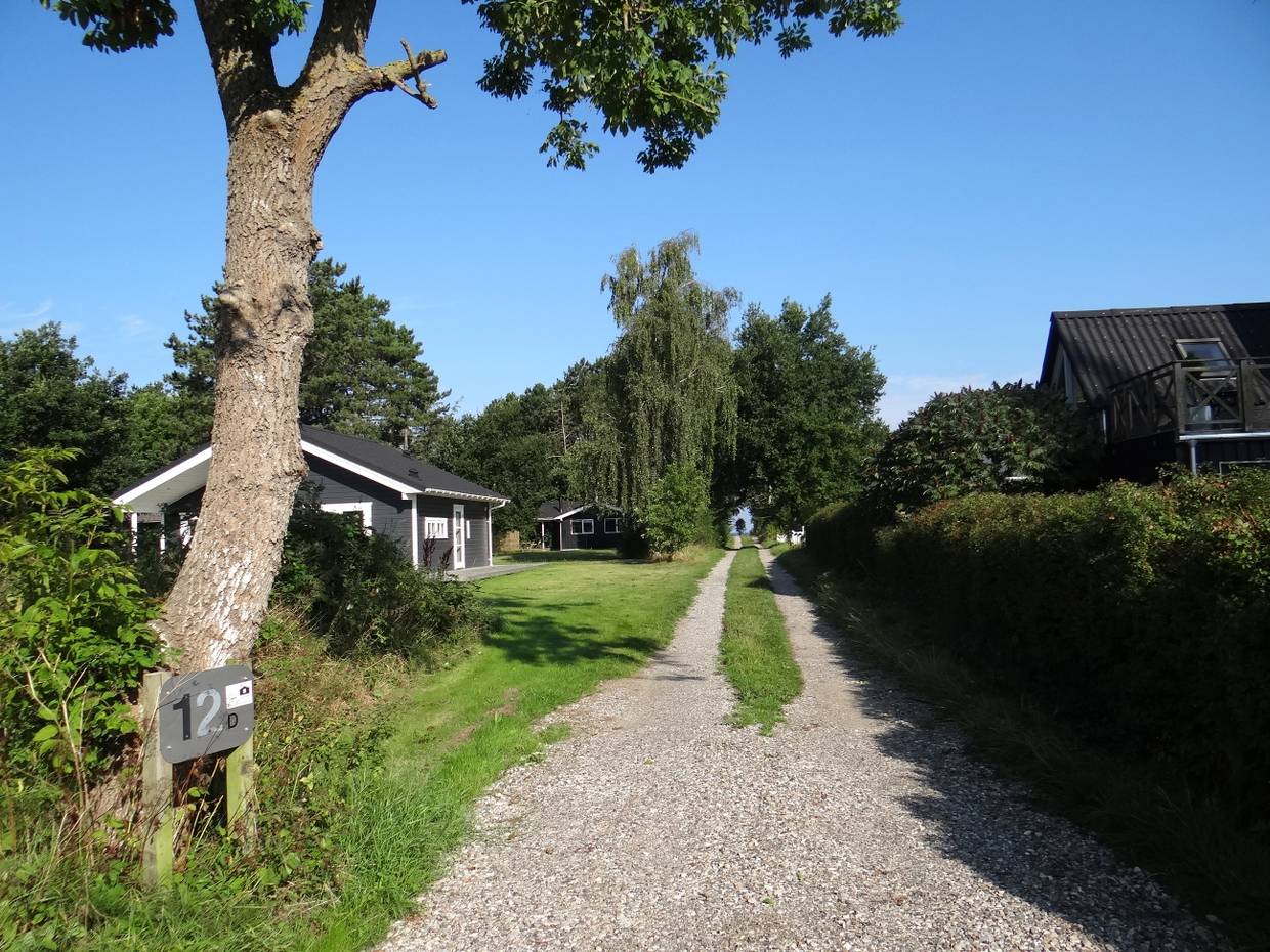 Kiesweg zwischen Ferienhausgrundstücken