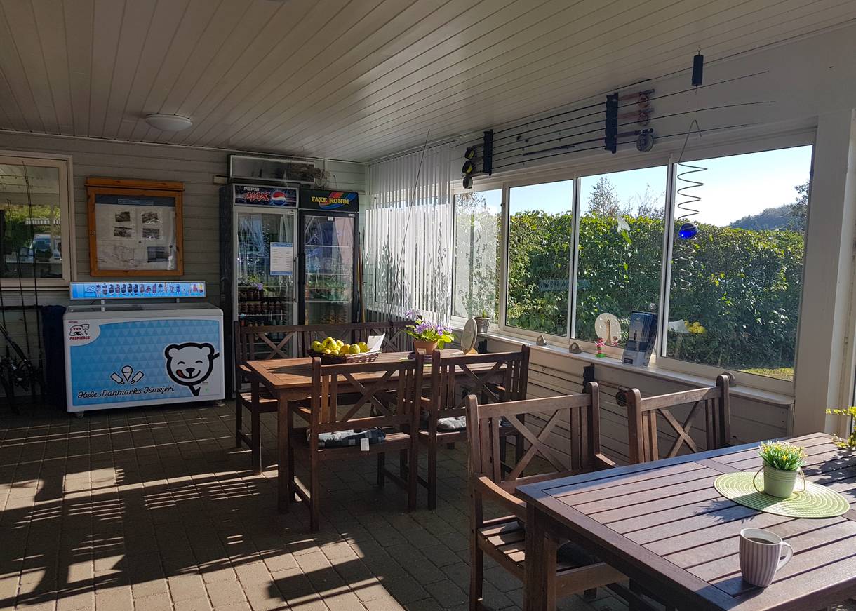 Blick in das Bistro am Angelsee